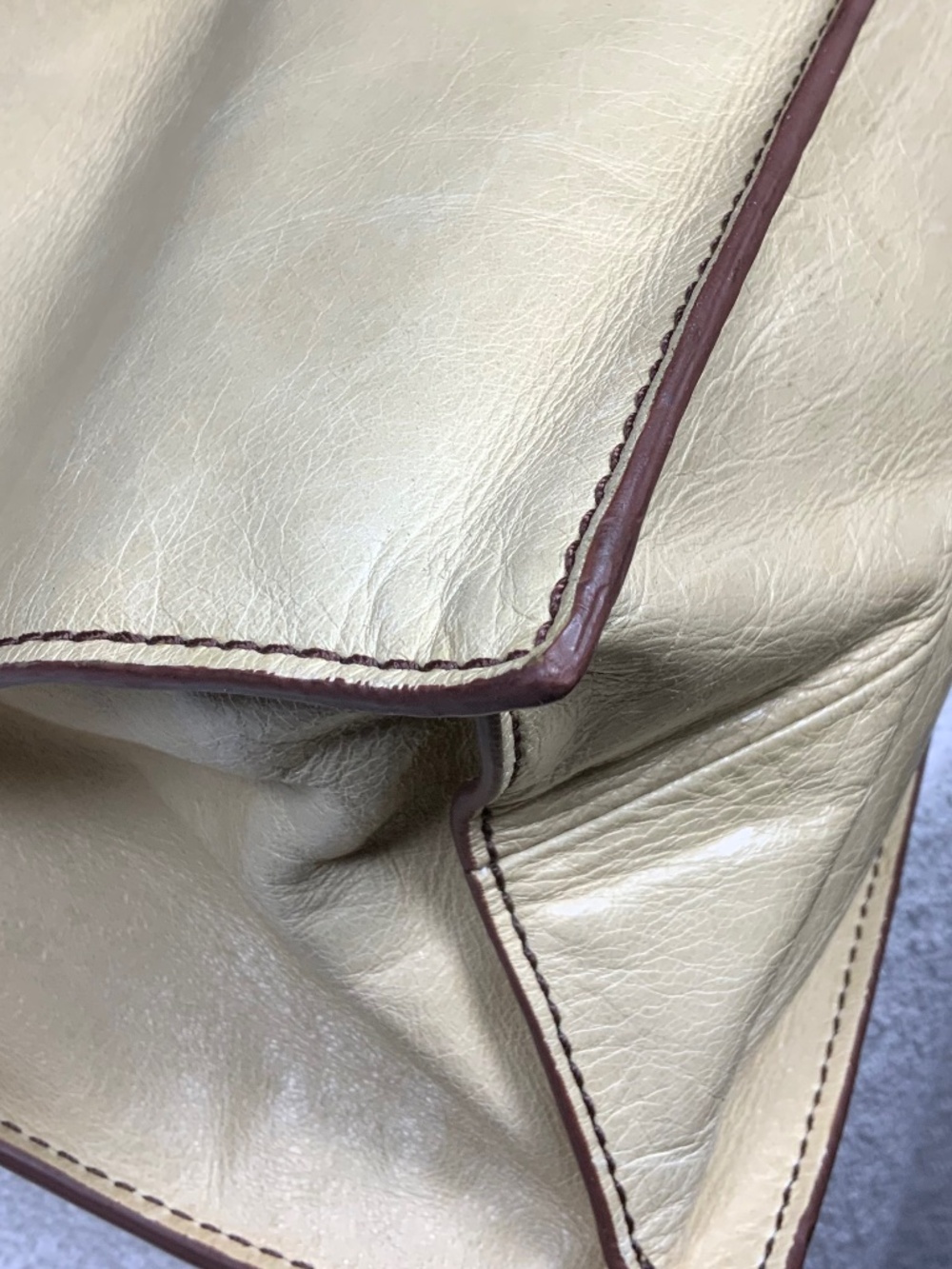 HOBO Beige Leather Shoulder Bag - Picture 9 of 14
